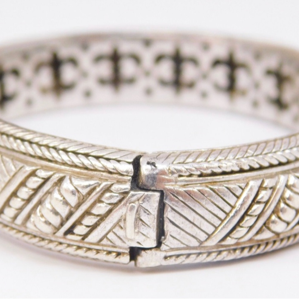 Judith Ripka Hinge bracelet - Picture 4 of 5
